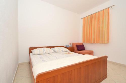 Hostal Apartments With A Parking Space Arbanija (ciovo) - 5228
