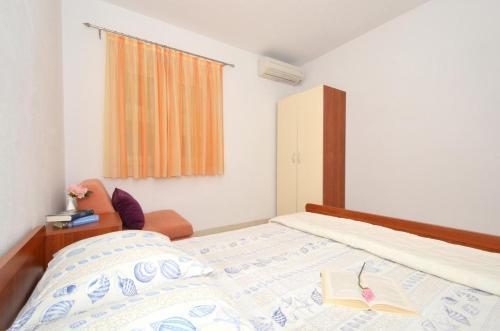 Hostal Apartments With A Parking Space Arbanija (ciovo) - 5228