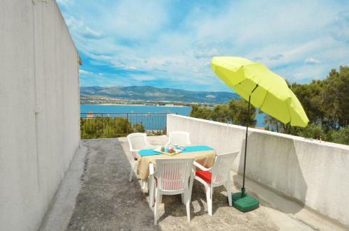 Hostal Apartments With A Parking Space Arbanija (ciovo) - 5228