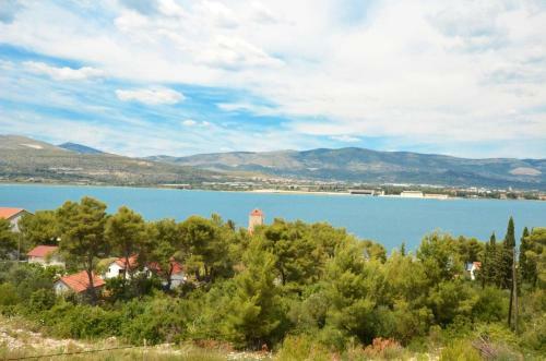 Hostal Apartments With A Parking Space Arbanija (ciovo) - 5228