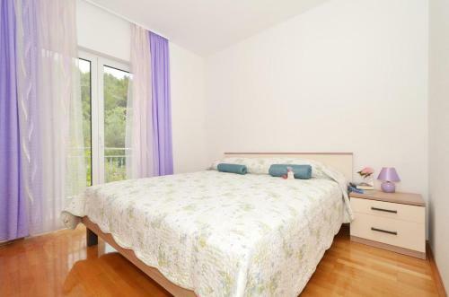Hostal Apartments With A Parking Space Arbanija (ciovo) - 5228