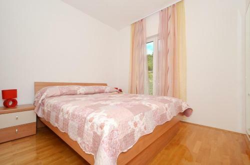 Hostal Apartments With A Parking Space Arbanija (ciovo) - 5228