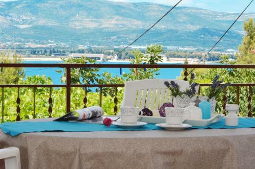 Hostal Apartments With A Parking Space Arbanija (ciovo) - 5228