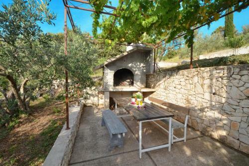 Hostal Apartments With A Parking Space Arbanija (ciovo) - 5228