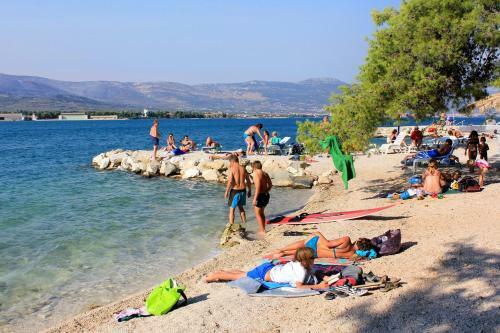Hostal Apartments With A Parking Space Arbanija (ciovo) - 5228