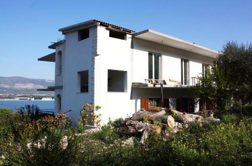 Hostal Apartments With A Parking Space Arbanija (ciovo) - 5228