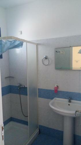 Hostal Blue And White