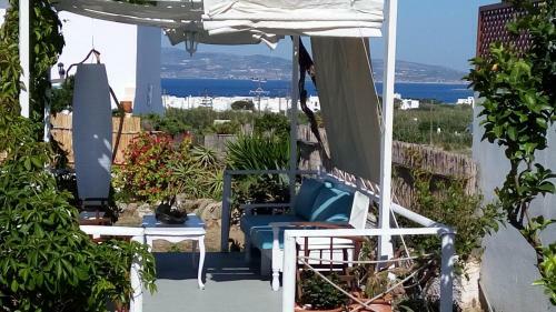Hostal Blue And White