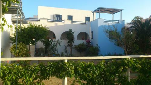 Hostal Blue And White