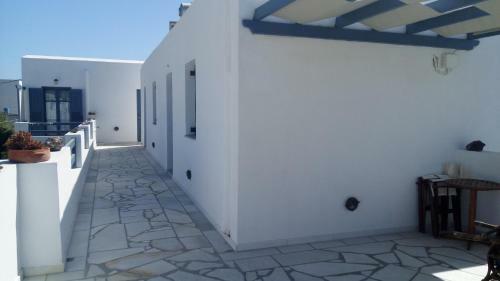 Hostal Blue And White