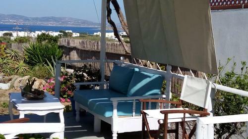 Hostal Blue And White