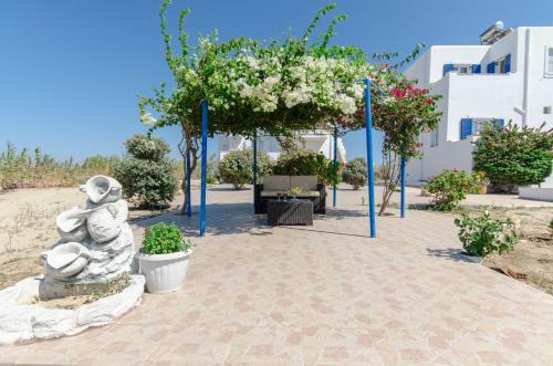 Sophi's L Studios & Apartments