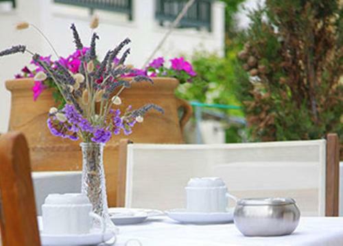 Artemis Hotel