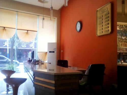 Posada Enshi Fast 8 Business Inn