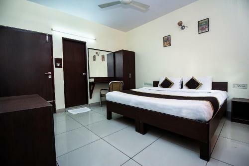 Oyo 16382 Hotel Sinjara