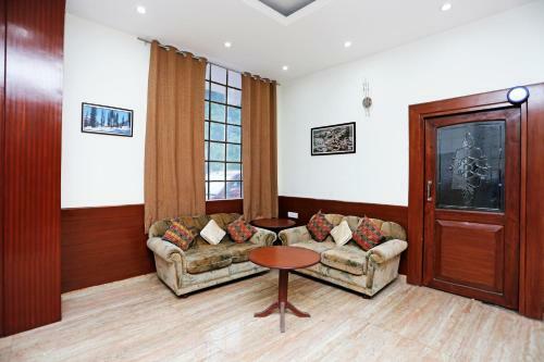 Oyo 8767 Hotel Landmark