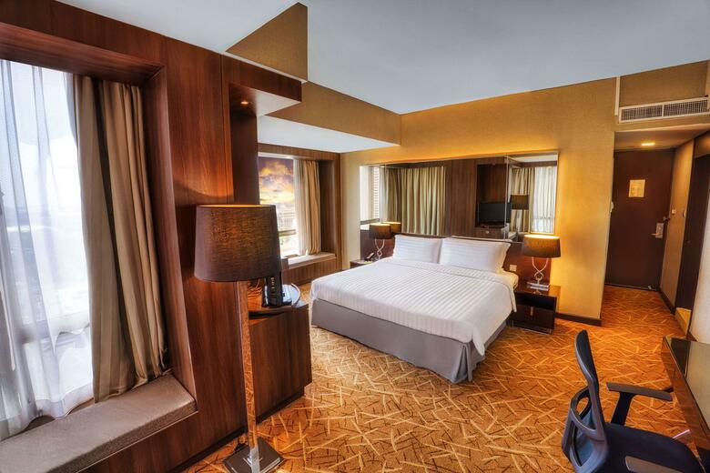 Peninsula Excelsior Hotel