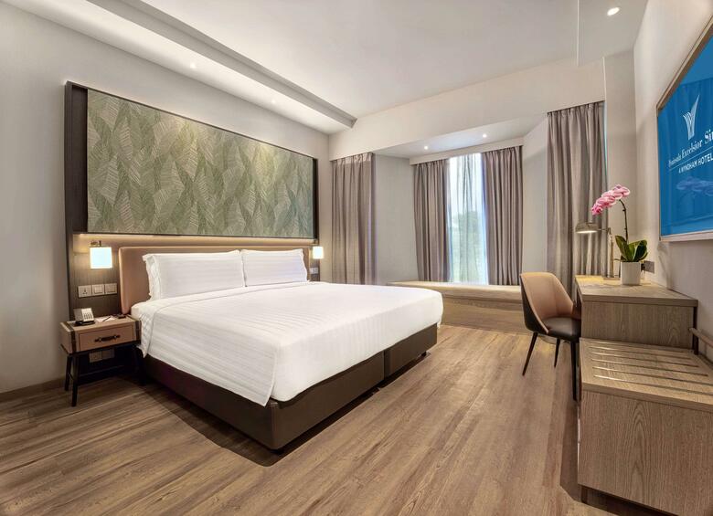Peninsula Excelsior Hotel