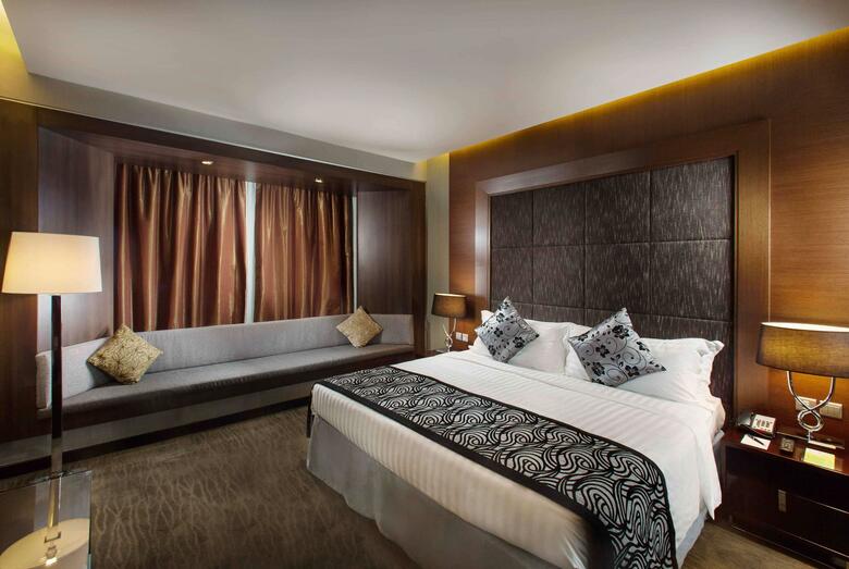 Peninsula Excelsior Hotel