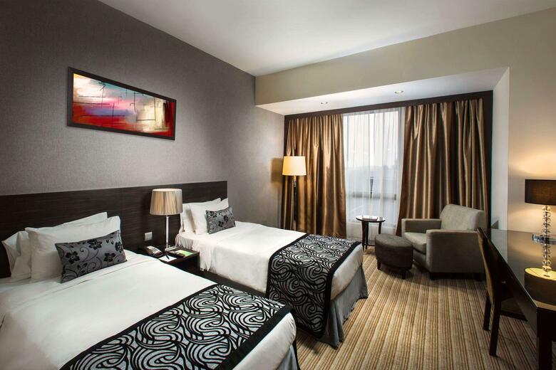 Peninsula Excelsior Hotel