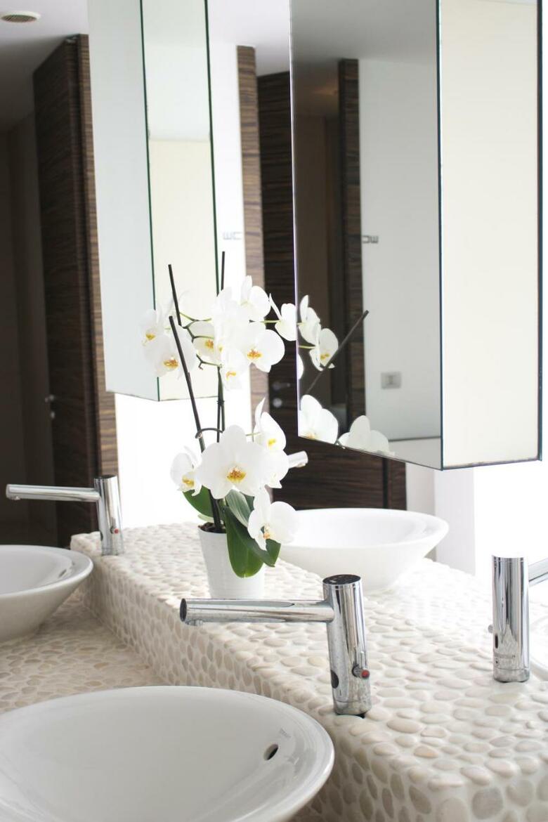 White Hotel Resort