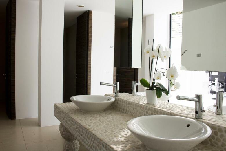 White Hotel Resort