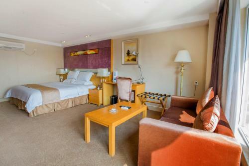 Zhongshan Louis Hotel
