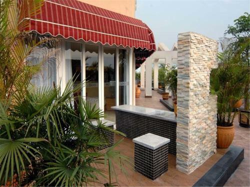 Zhongshan Louis Hotel