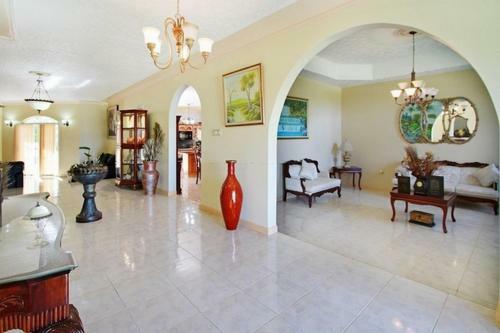 Valencia Villa