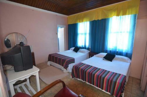 Hostal Holiday Home - Guest House