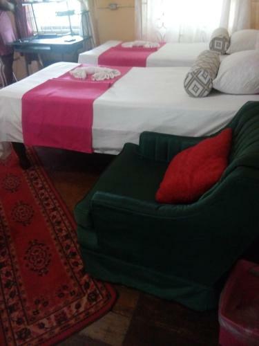 Hostal Holiday Home - Guest House