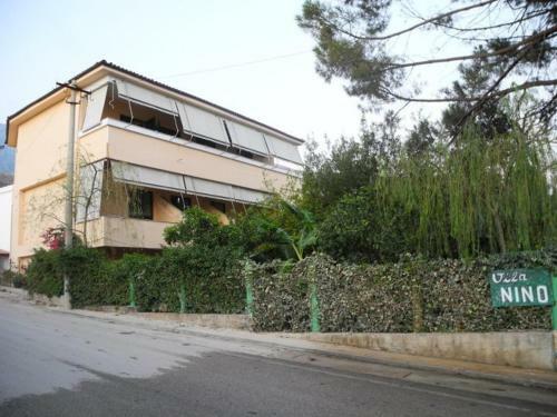 Hostal Vila Nino