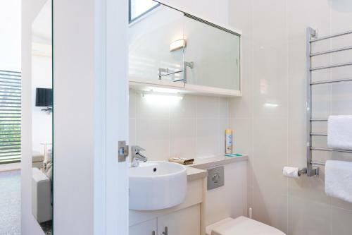 By The Beach B&B Self Contained Apartments