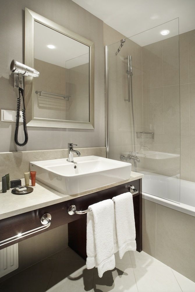 Alwyn Hotel