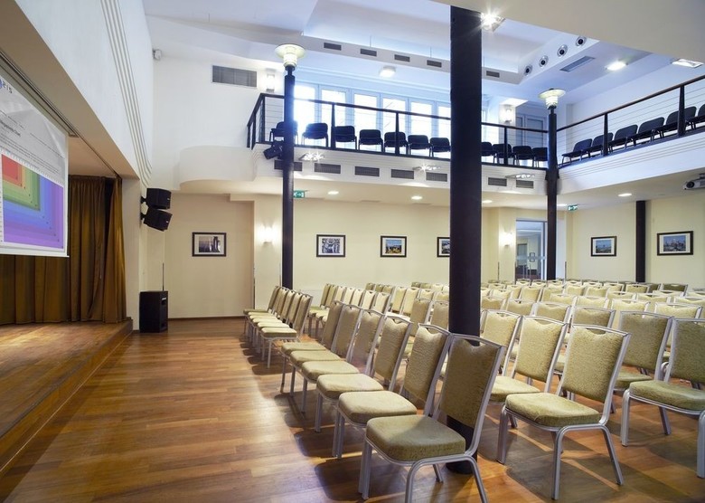 Alwyn Hotel