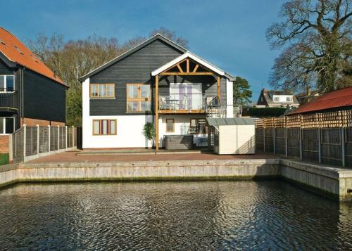 Ferry Marina Cottages