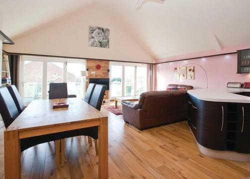 Ferry Marina Cottages