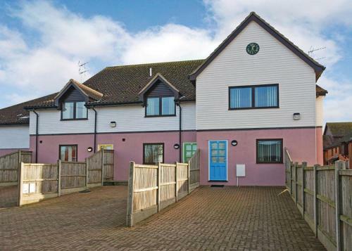 Ferry Marina Cottages