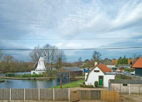 Ferry Marina Cottages