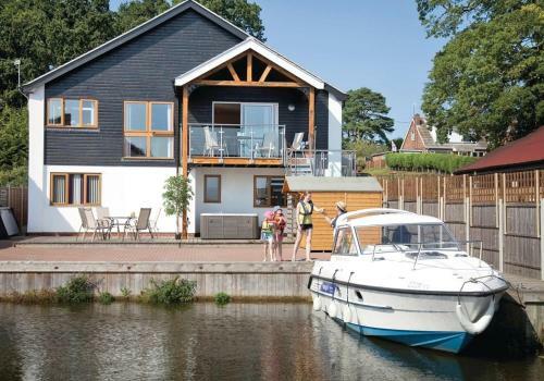 Ferry Marina Cottages