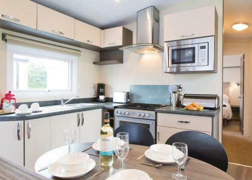 Ferry Marina Cottages