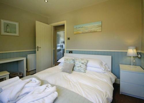 Ferry Marina Cottages