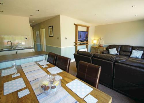 Ferry Marina Cottages