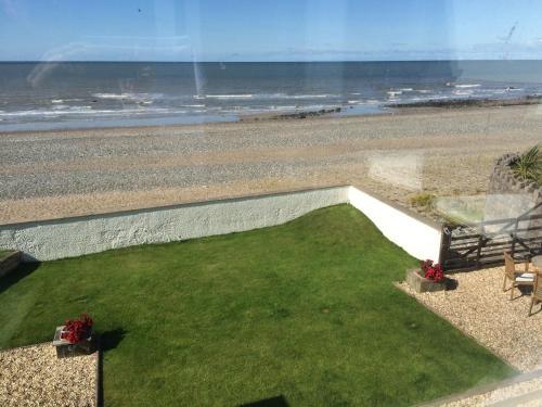 Superb Cintra Beachside Apartments