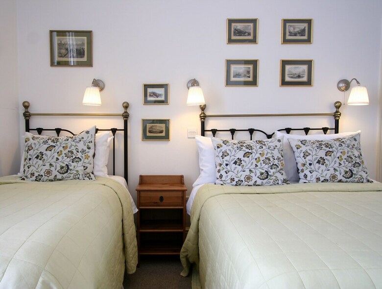 Bed & Breakfast Glencree House