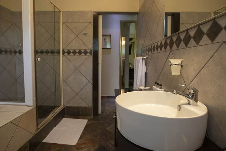 Bed & Breakfast At Heritage House