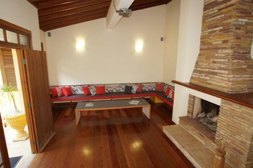 Hostel Pico Do Itamb�