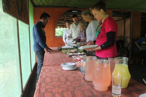 Lodge Tropical Adventures & Expeditions