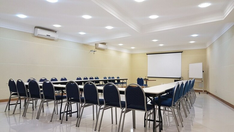 Barbur Center Hotel