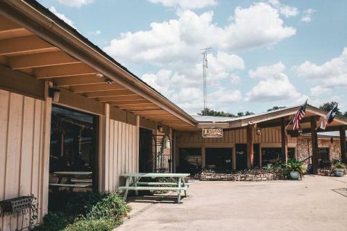 Posada The Lodge At Cypress Falls